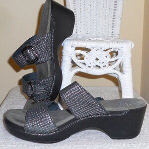 Dansko 38 US 7.5 - 8 Gray Silver Patterned Leather Sandals 2 Straps w/Buckles